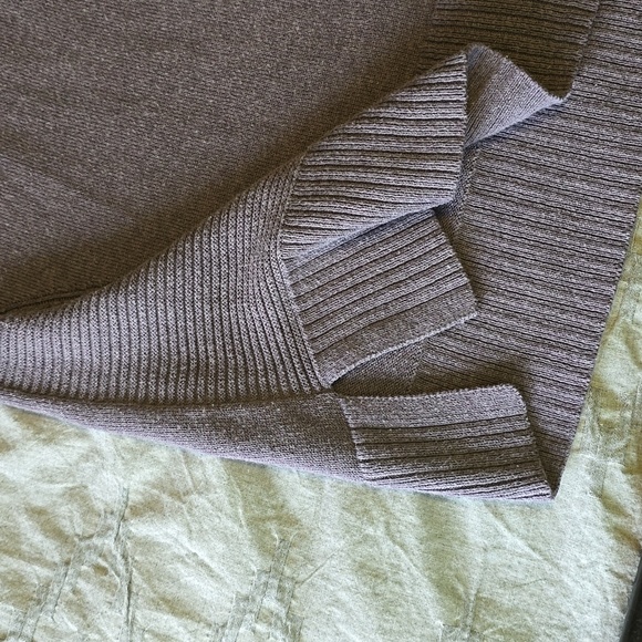 Sweater - Picture 2 of 6